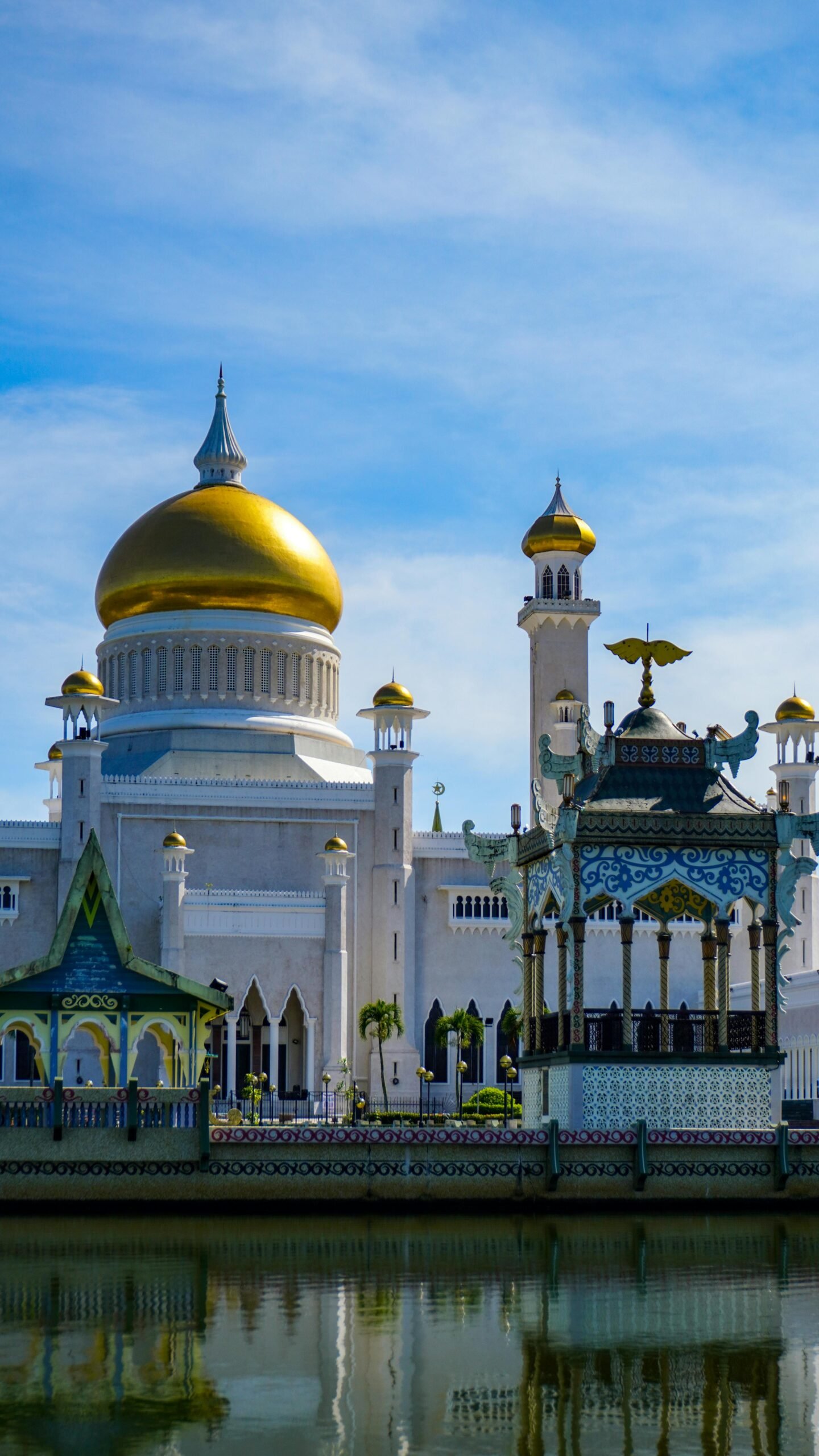You are currently viewing Local Customs in Brunei: A Complete Guide to Traditions, Etiquette, and Cultural Practices