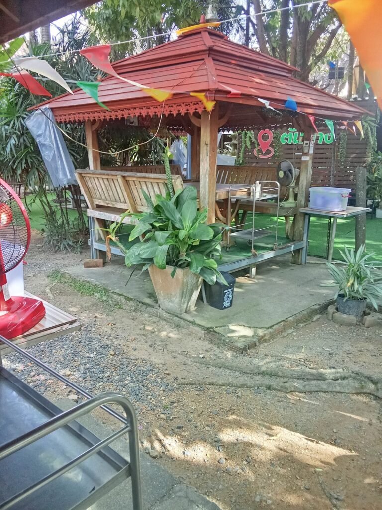 Little huts where customers sit and eat