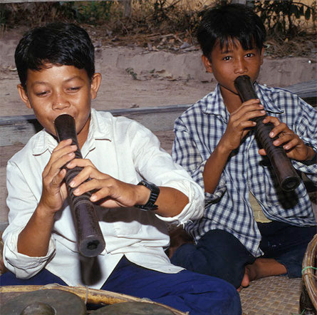 Two boys playing the Sralai
