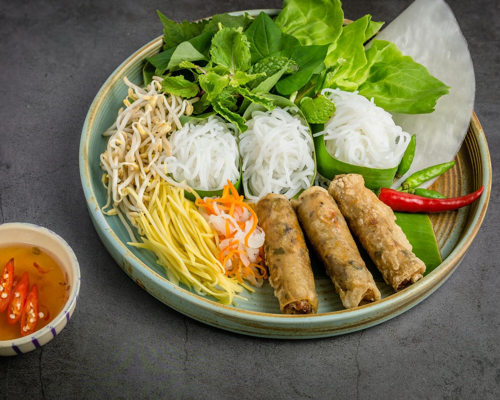 Read more about the article Vietnamese Cuisine: A Complete Guide to the Rich and Diverse Flavors of Vietnam